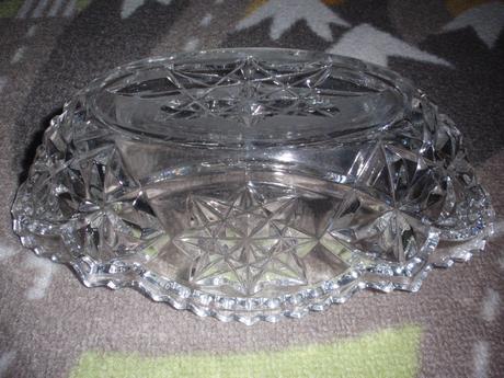 Broušená skleněná mísa-miska starožitná., 