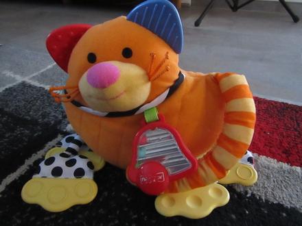 Hračka kočka zn.fisherprice pro nejmenší,