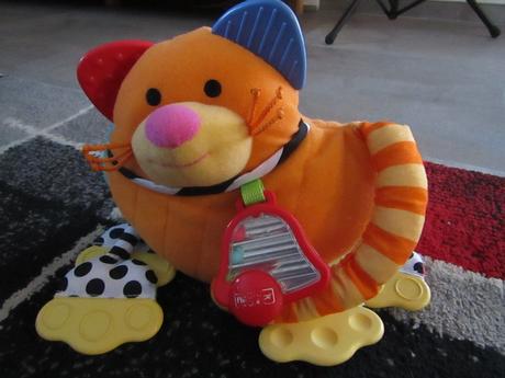 Hračka kočka zn.fisherprice pro nejmenší,