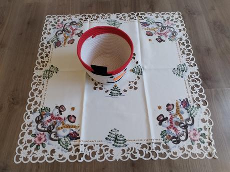 Nový vánoční ubrus s košíkem, 