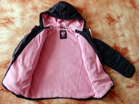 Teplá černá bunda se srdíčkem, 140