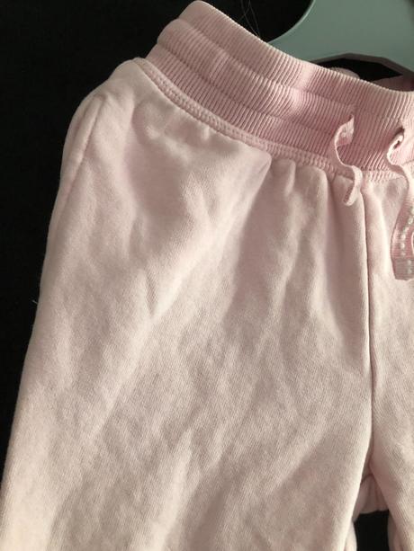 Vel. 98 růžové tepláky s kapsami a tkanicí, 98