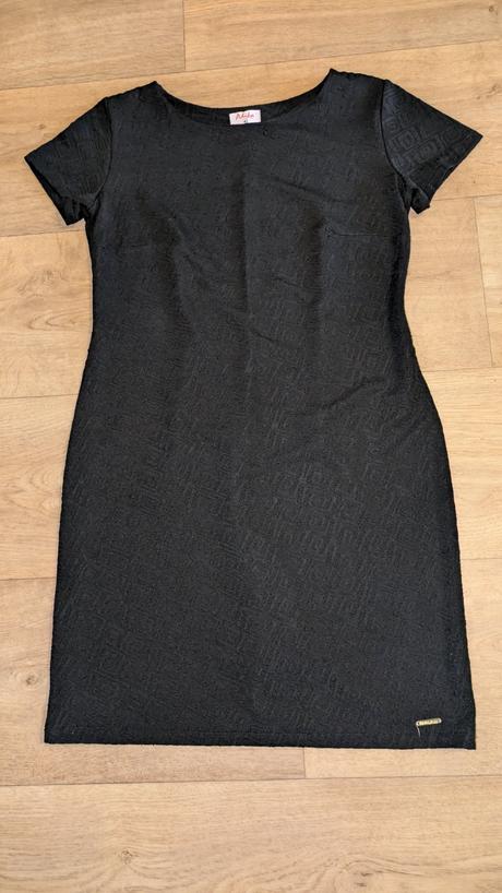 Pružné šaty s plastickým vzorem adika vel. 42, 42