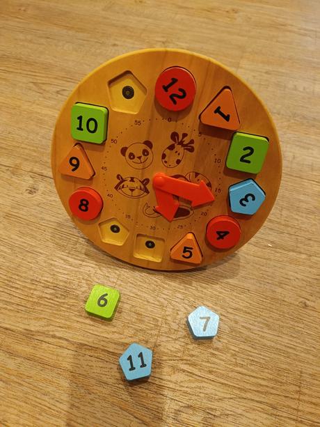 Dřevěná vkládačka-hodiny, 