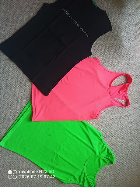 Tílko 3ks zn."domyos, benetton" vel "134", domyos,134
