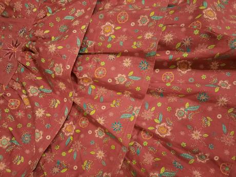 Volánkové květinkové šaty, 104