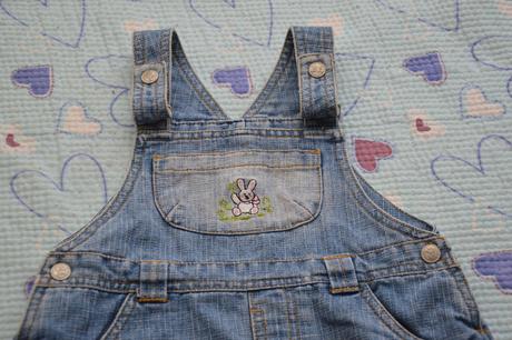 Džínové, riflové šatičky s výšivkou, laclové, 110