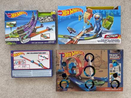 Hot wheels dráhy, 4 krabice,