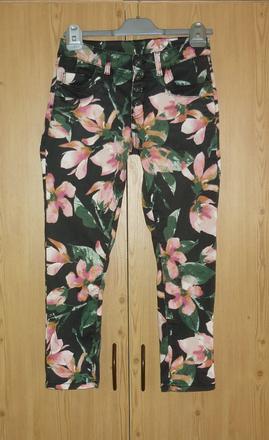 Tmavé květované dámské 7/8 kalhoty takko fashion, takko,36