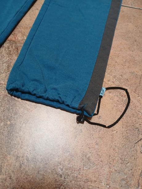 Tepláky kugo, vel. 122,, kugo,122