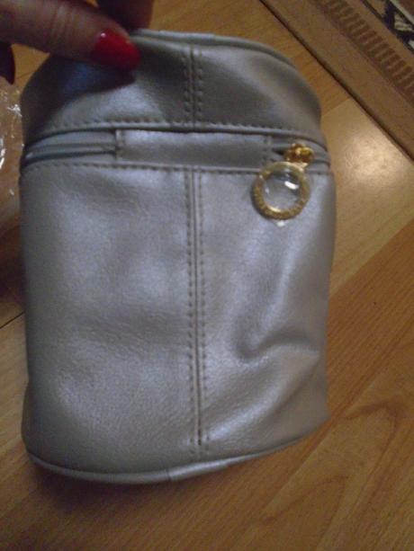 Kosmetická taška stříbrná ovál estee lauder, 