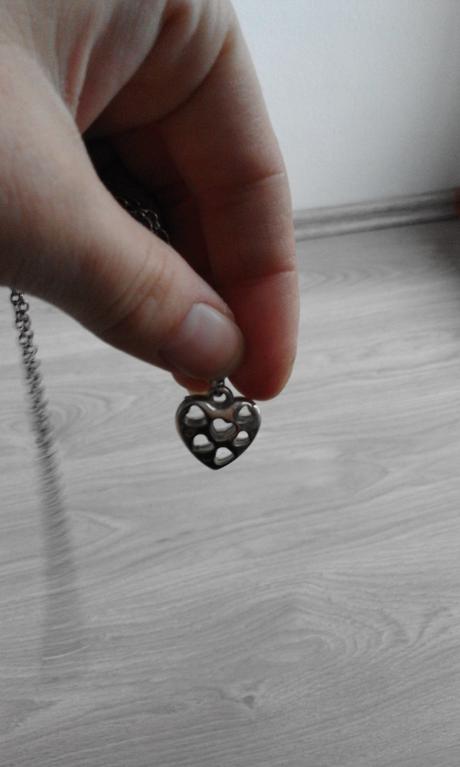 893 - řetízek se srdíčkem,