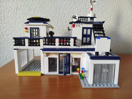 Stavebnice playtive "lego"- policejní stanice,