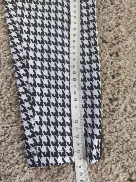 Černobílé pružné legíny, 140