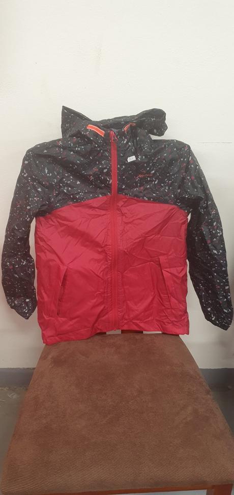 Nepromokavá bunda, decathlon,128