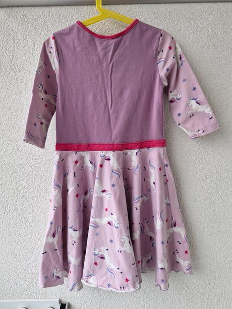 Šaty s jednorožci, 116