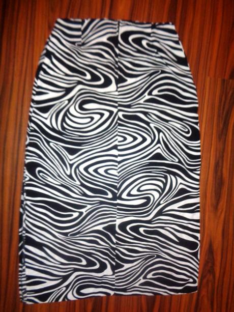 Luxusní černobílá dlouhá letní sukně, m