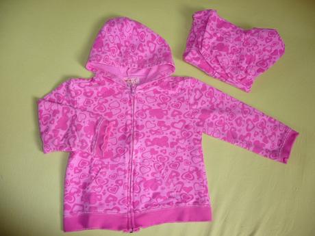 Srdíčkové mikinky, 86