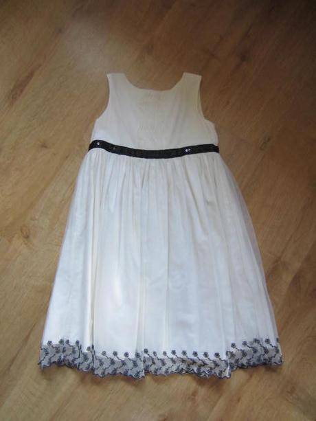 Sváteční šaty s flitrama, marks & spencer,104