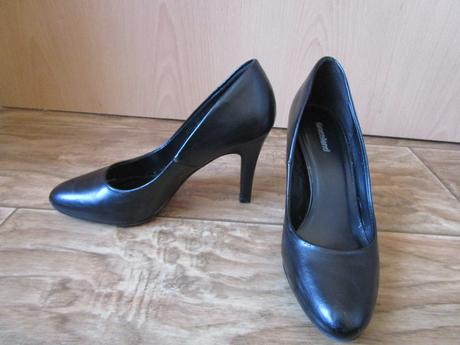Velmi pěkné černé lodičky, jen asi 3x nošené, graceland,35
