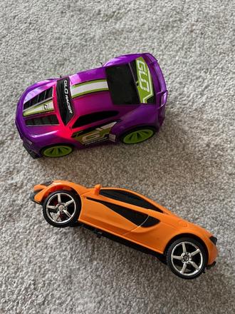 2 auta - sporťáky, 