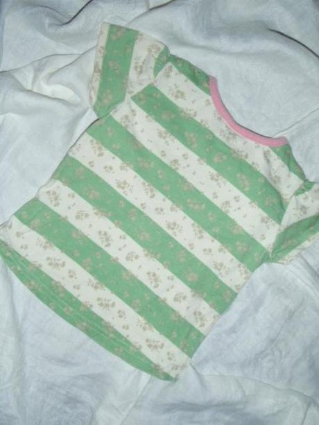 Krásné tričko s kytičkama a krajkové šortky, next,74