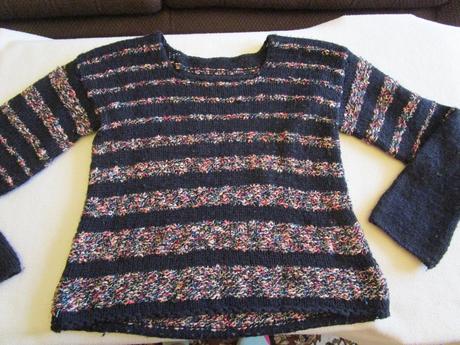 Velmi pěkný slušivý černý pletený svetr, vel. s, s