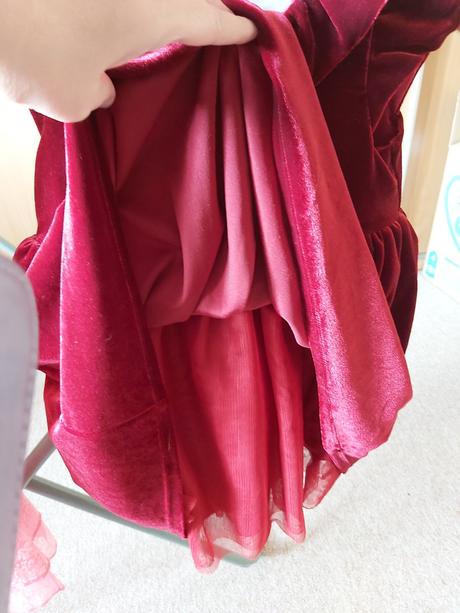 Šaty sváteční, 86