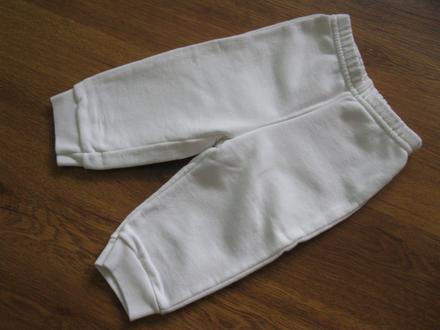 Bílé tepláčky, benetton,68