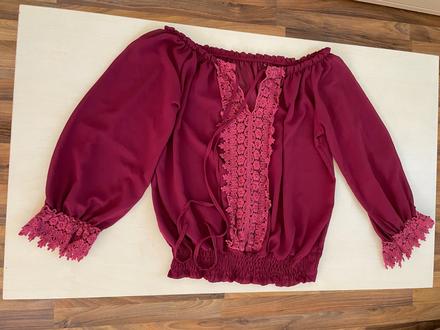 Halenka s krajkou, vel neuvedena nošena cca m i my,