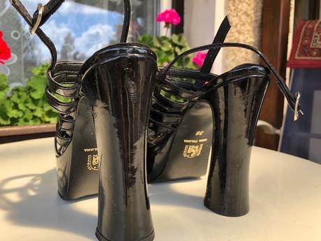 Obuv s extrémně vysokým podpatkem cerne leskle 36, 36