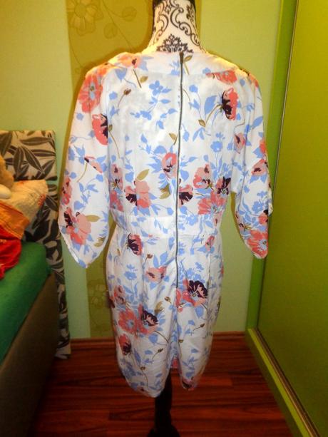 Krásné vzdušné květované šaty, 44