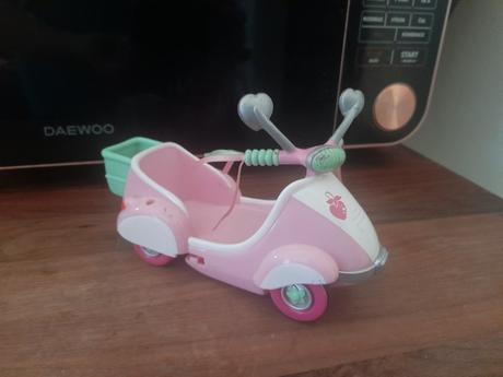 Růžová motorka hasbro,