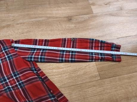 Vánoční šaty, 140