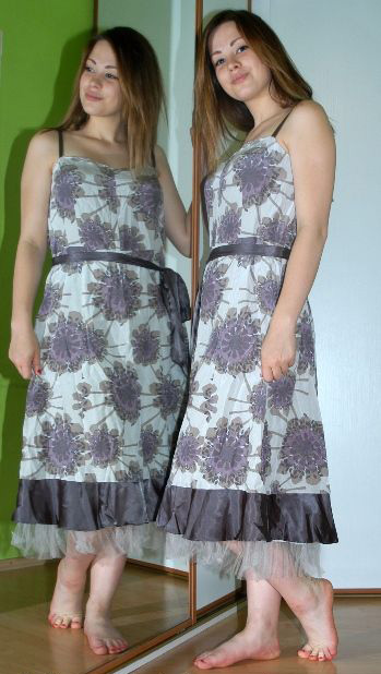 Společenské i letní hedvábné šaty, 44