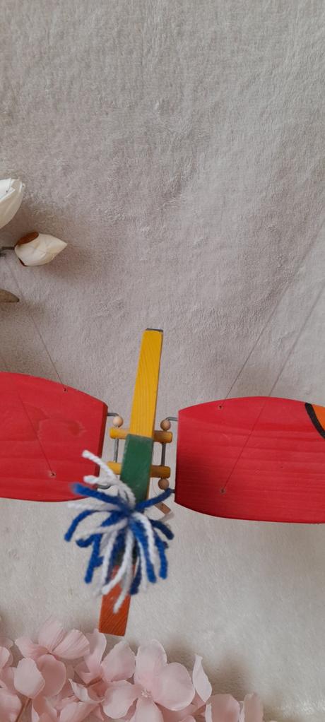 Závěsná hračka - papoušek dřevěný žíhaný, 