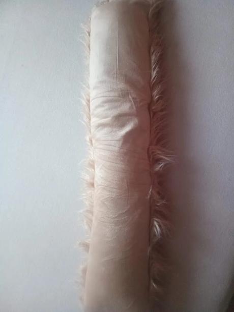 Nový dekorační polštář 90cm, 