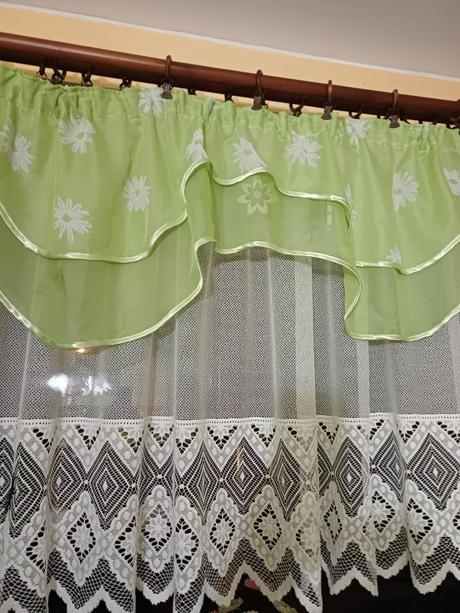 Zelený volán výška 46-32cm,šíře 4m, 