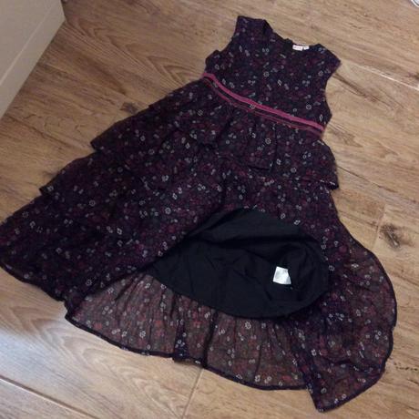 Lehoučké šaty s volánky a zavazováním, 128