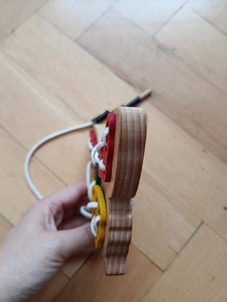 Motýl na provlékání, 