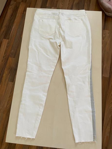 Džíny s lampasem, vel l i myslím m, pro menší nebo, l