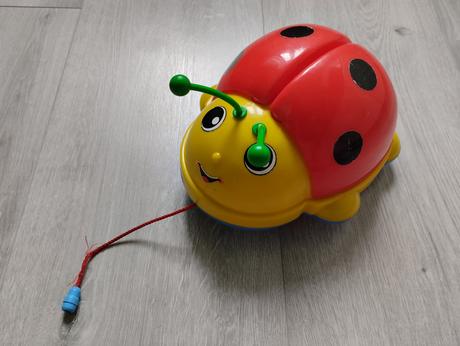 Beruška tahací hračka, 