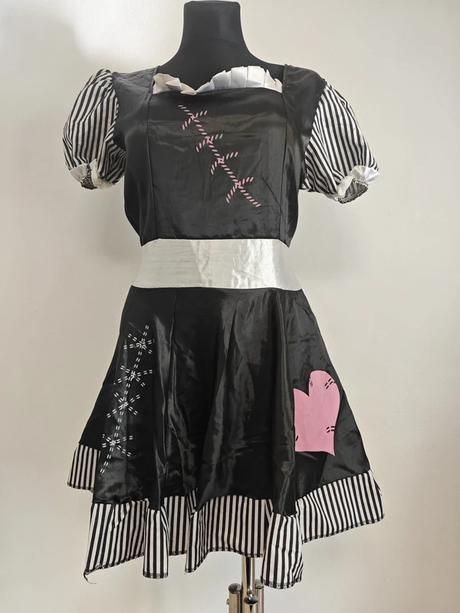 Zlá panenka halloween,