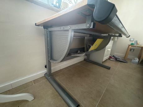 Stul na psaní pro děti výška je nastavitelná,