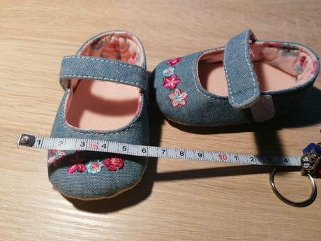 Capáčky - džínové baleriny s výšivkou, <17