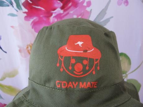 Kostým-khaki australský klobouk,