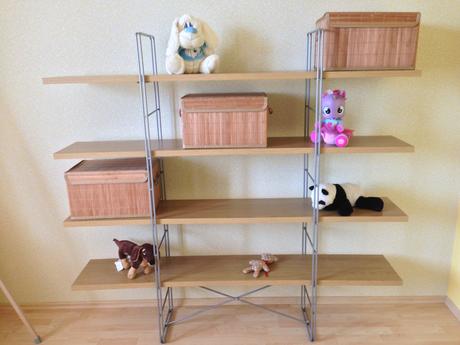 Pokojik pro mimi-kolebka leander,kreslo+policeikea,