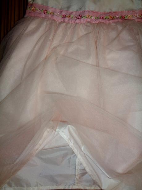 Krásné bílorůžové společenské šaty, 110