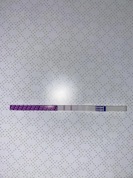 Je tento ovulační test se dvěma čárkami pozitivní?