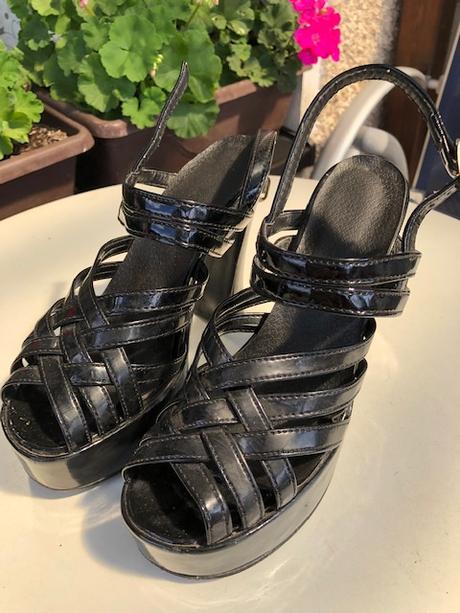 Obuv s extrémně vysokým podpatkem cerne leskle 36, 36